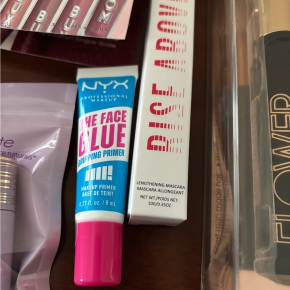 Assorted makeup bundle - Picture 7 of 7